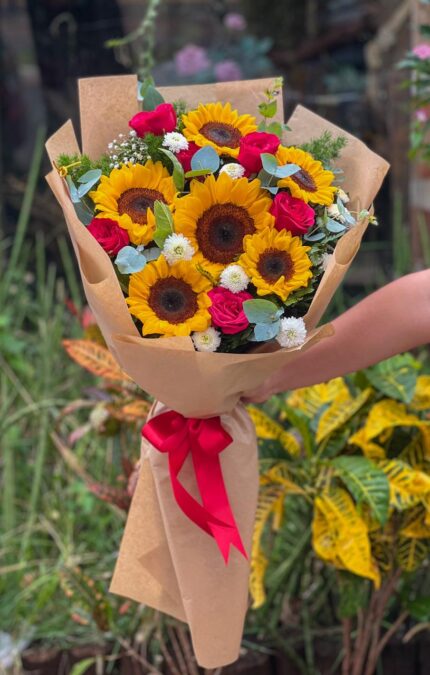 Buquê de Girassol e rosas vermelhas